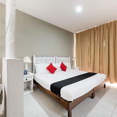 Suites Internacional Zapopan Esterno foto