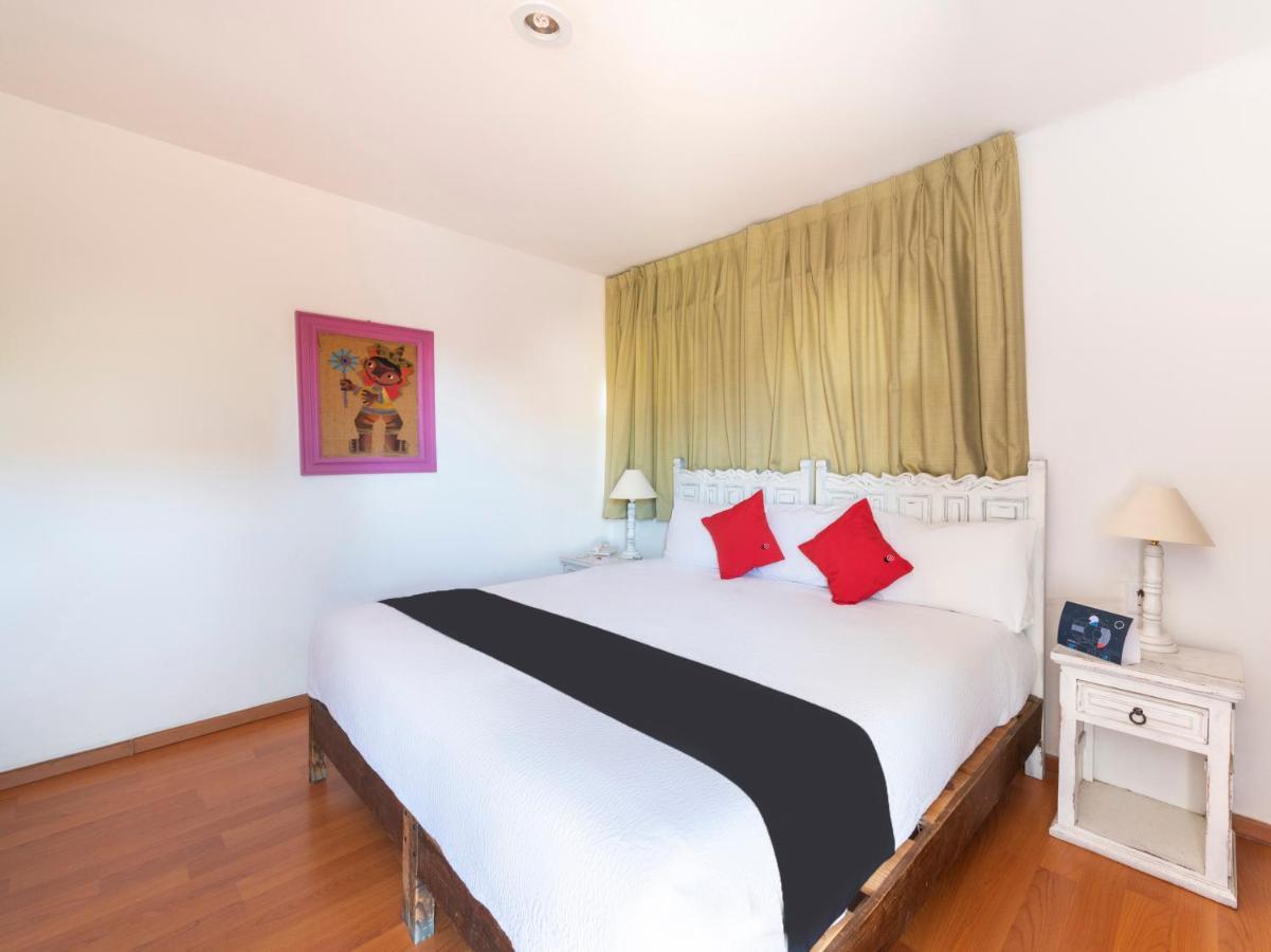 Suites Internacional Zapopan Esterno foto